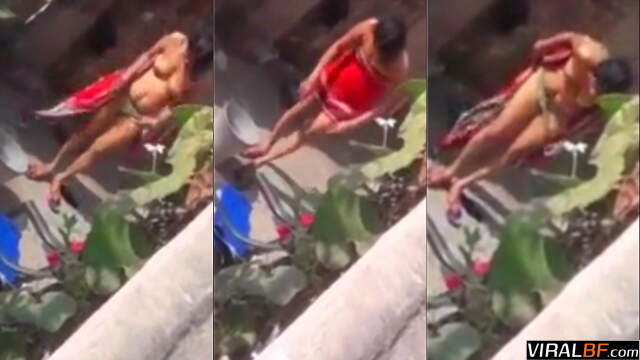 Desi Bhabhi Bathing Outdoors Indian Village Amateur Xxx